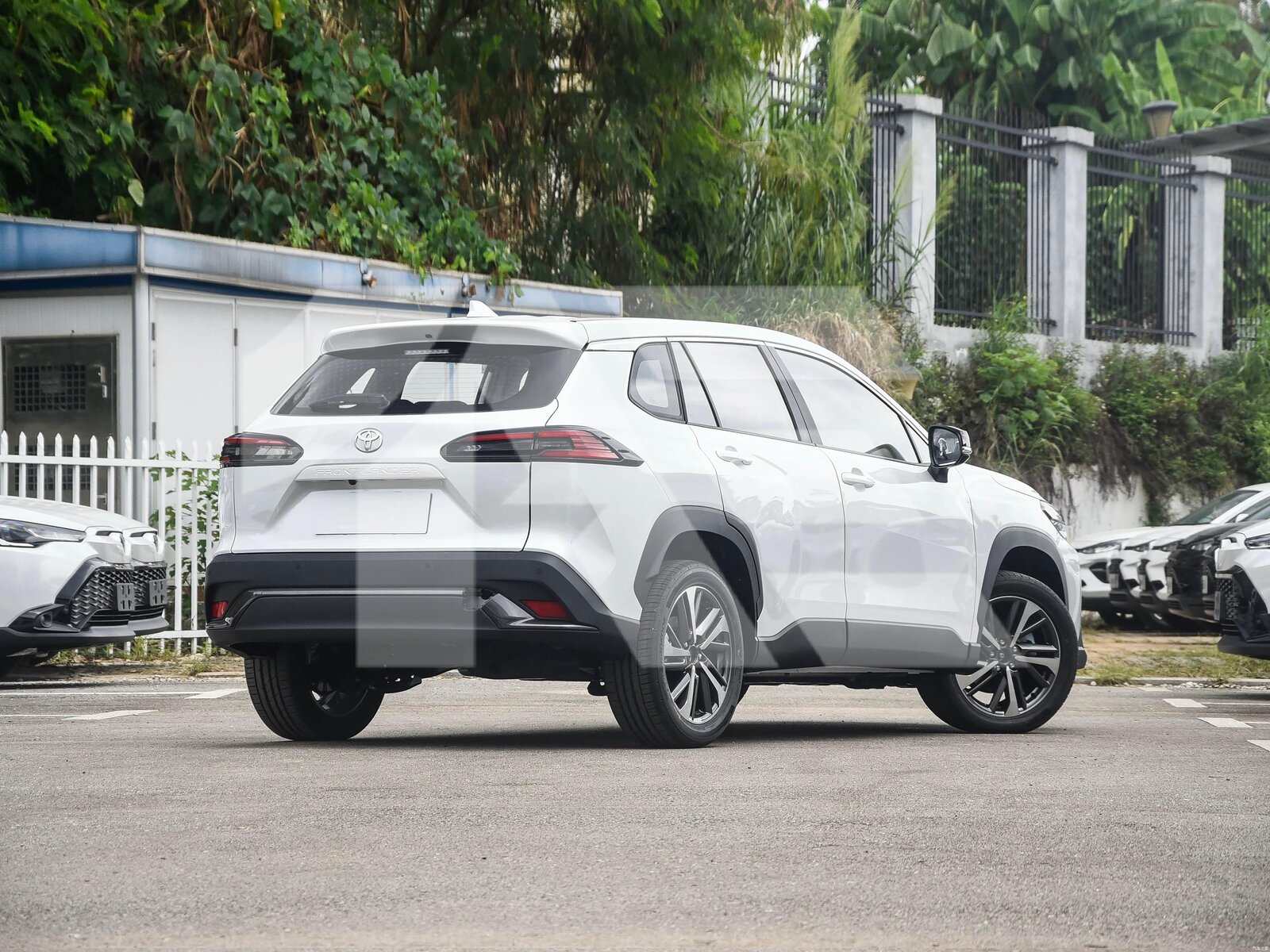 Toyota Frontlander photo 5