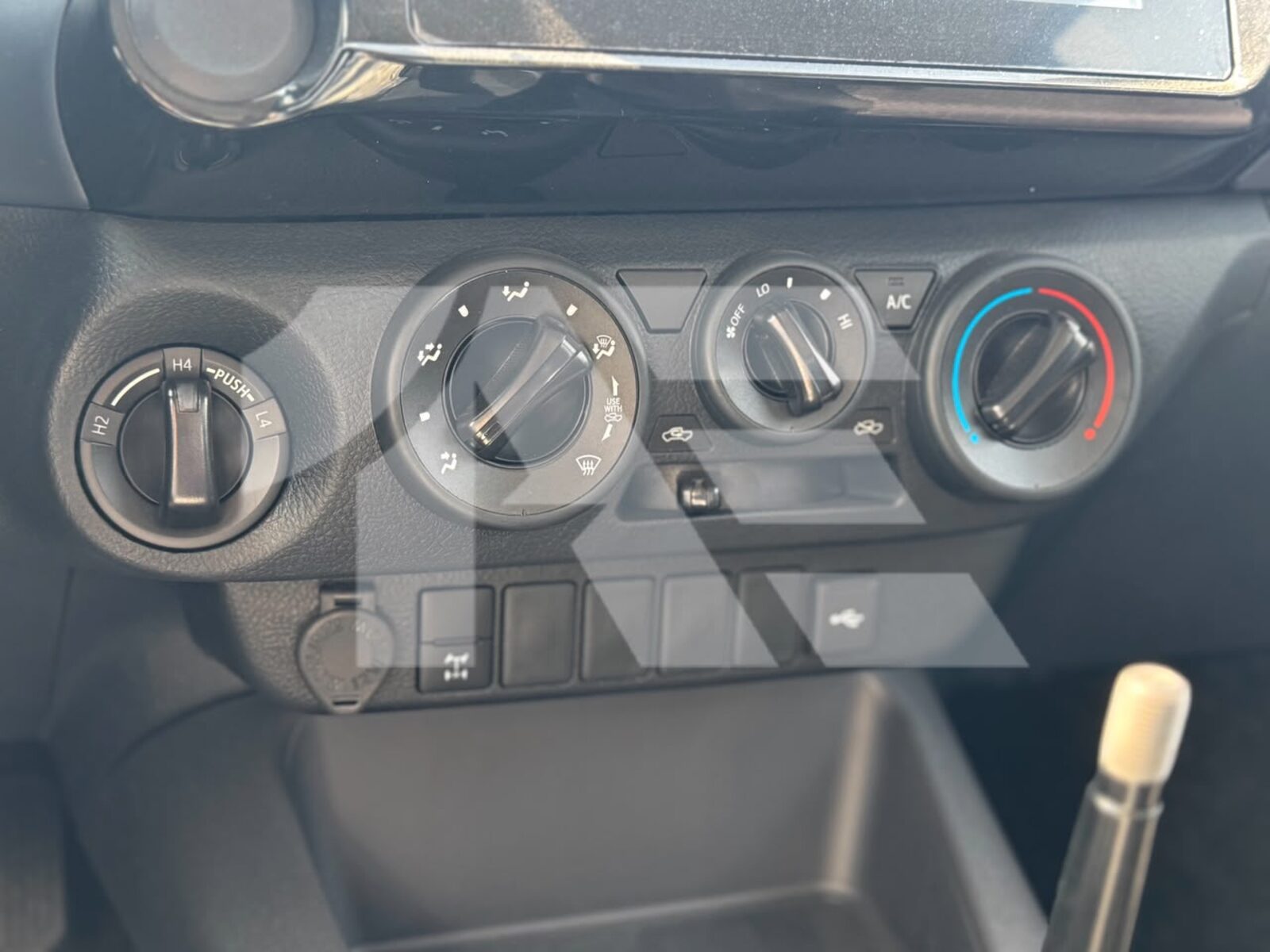 Toyota Hilux Country photo 15