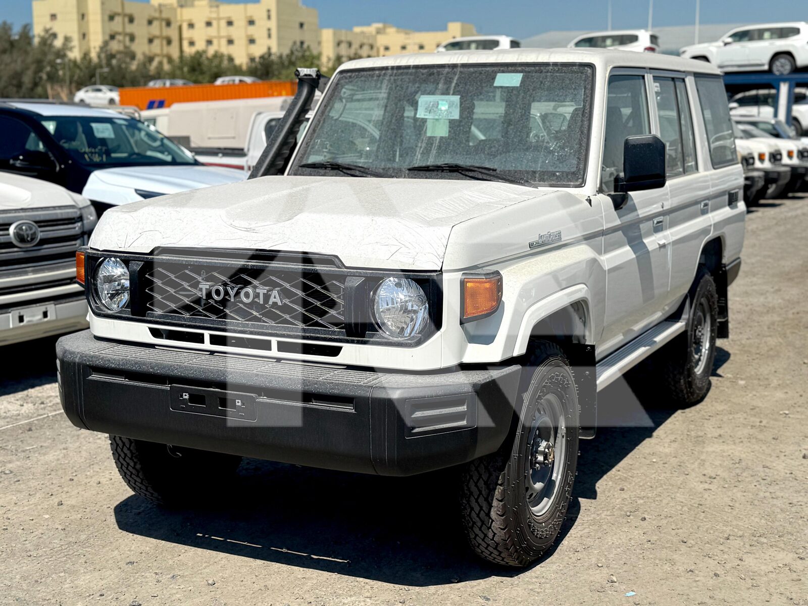 Toyota Land Cruiser LC76 photo 1