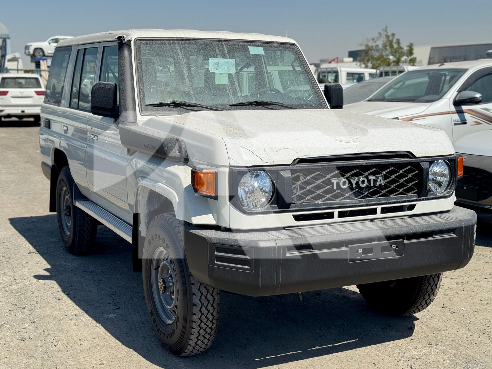Toyota Land Cruiser LC76 photo 3