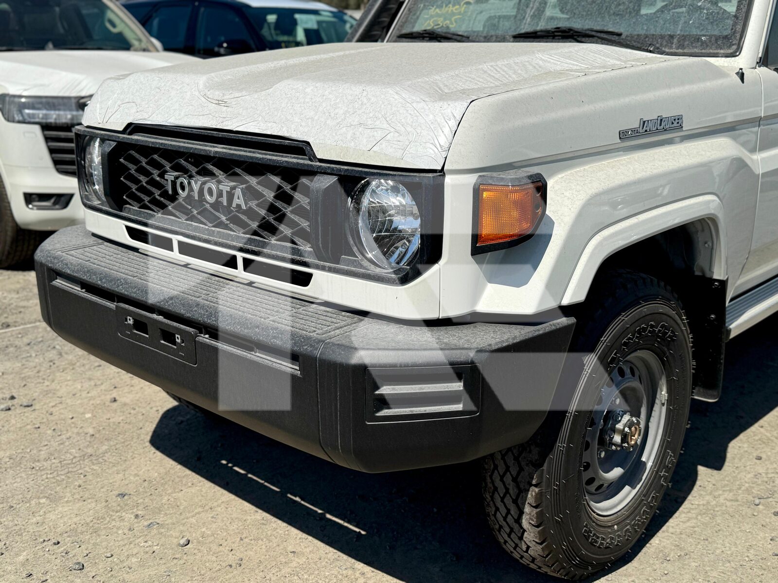 Toyota Land Cruiser LC76 photo 4