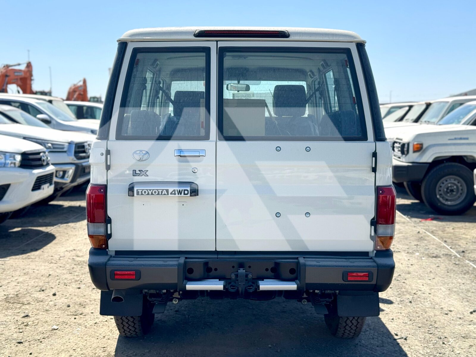Toyota Land Cruiser LC76 photo 7