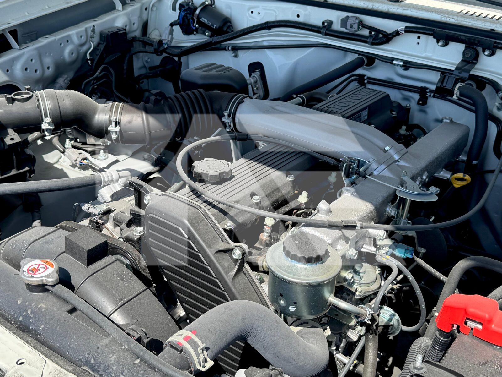 Toyota Land Cruiser LC76 photo 13