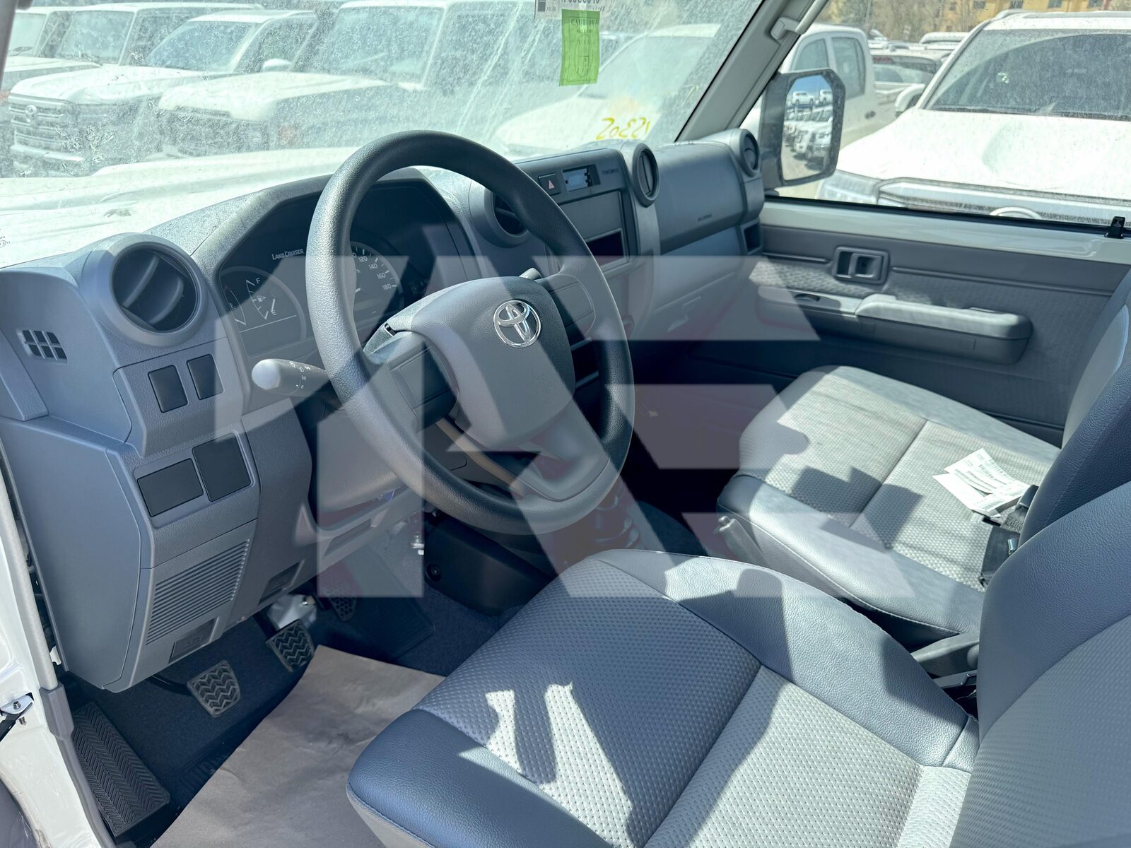 Toyota Land Cruiser LC76 photo 14