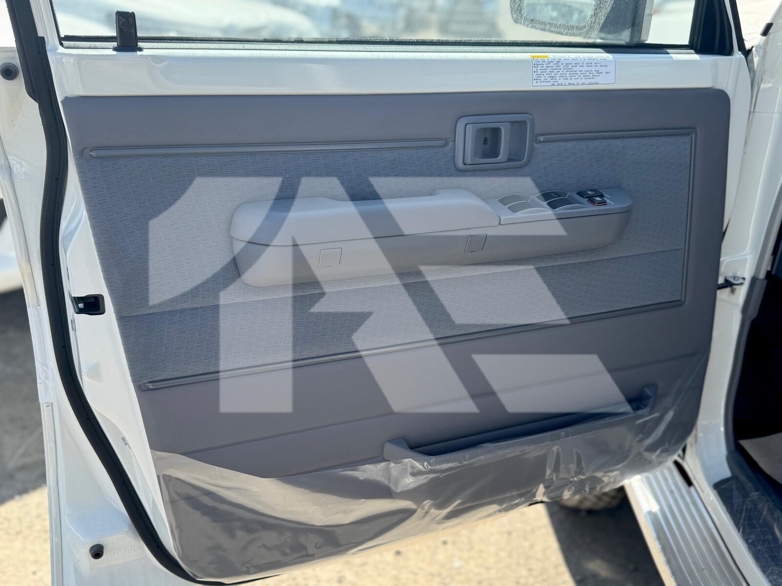 Toyota Land Cruiser LC76 photo 15