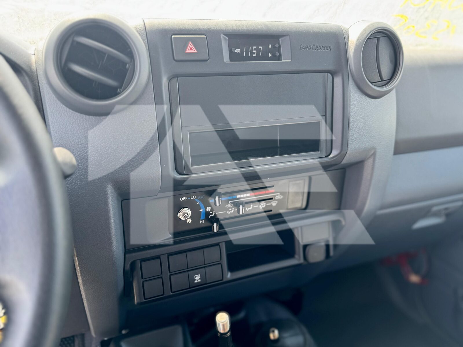 Toyota Land Cruiser LC76 photo 18