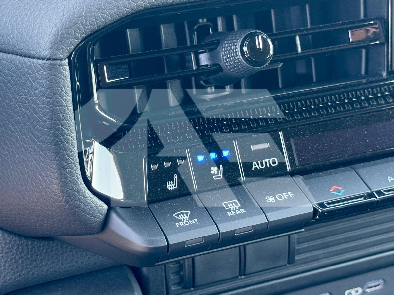 Toyota Land Cruiser Prado TXL photo 24