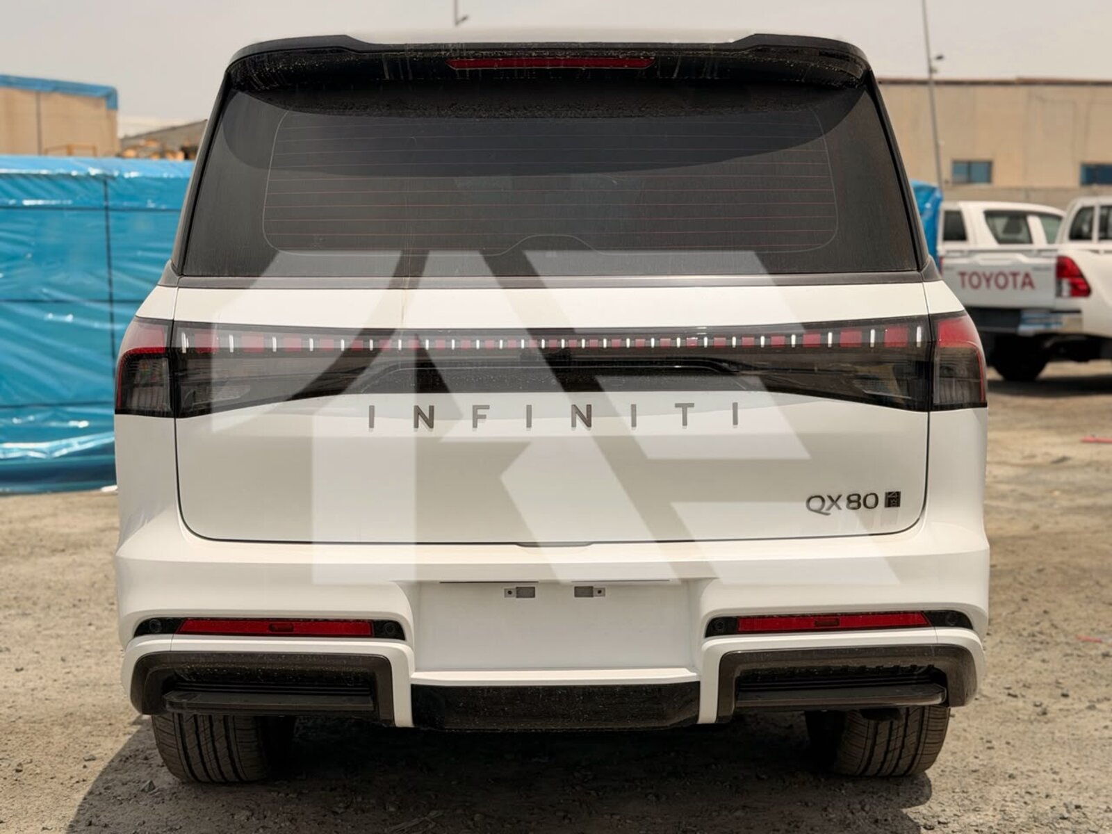 Infiniti QX80 Autograph photo 4