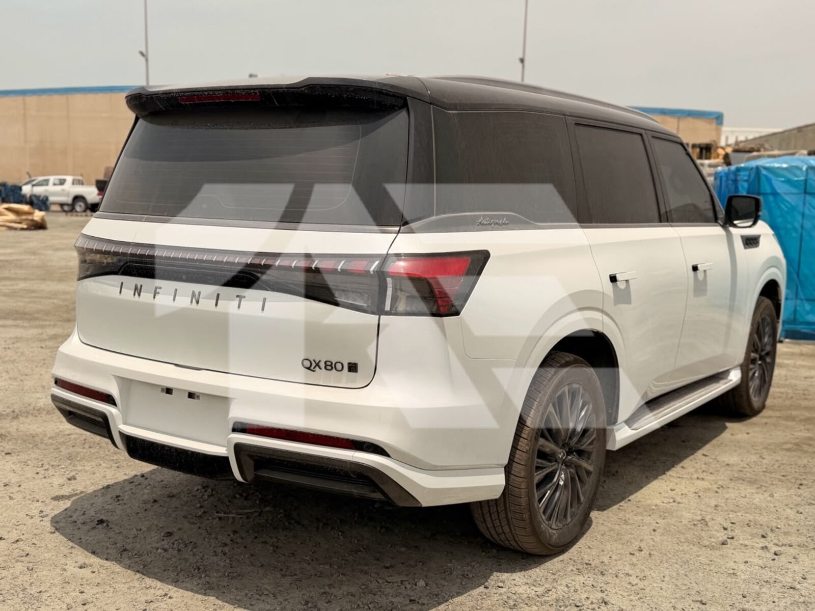 Infiniti QX80 Autograph photo 5