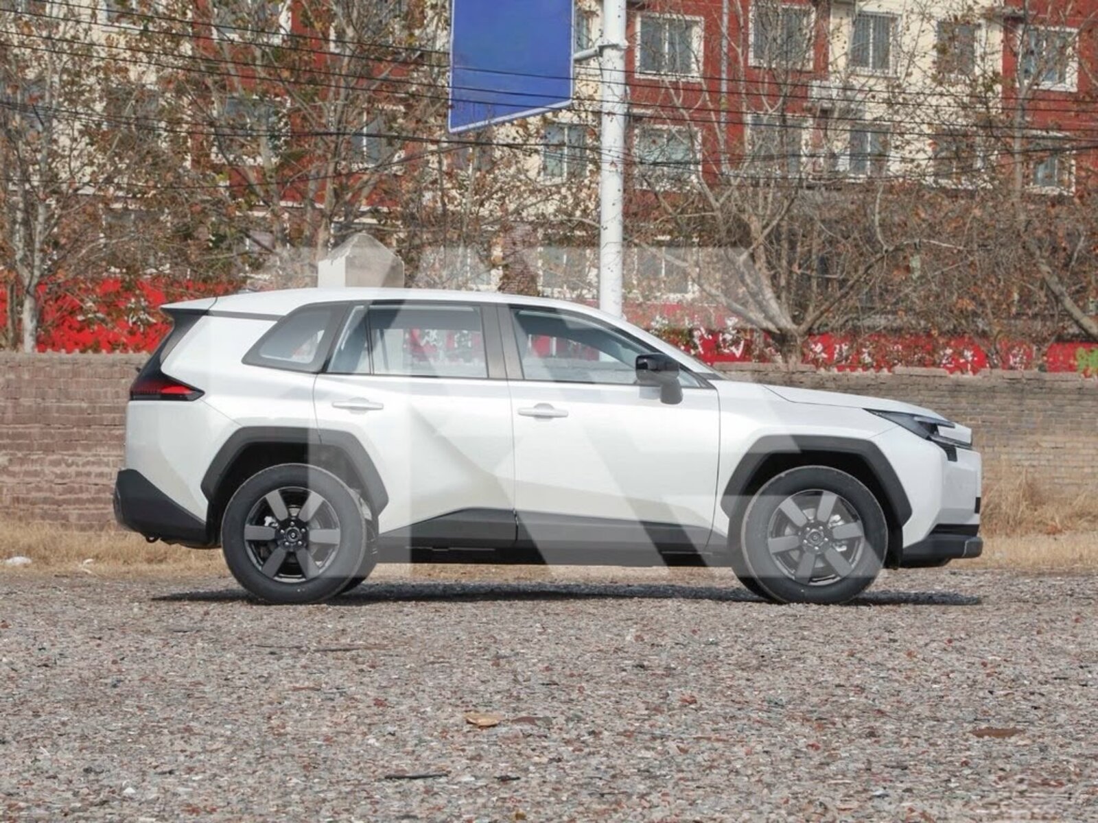 Toyota RAV4 Luxury photo 4