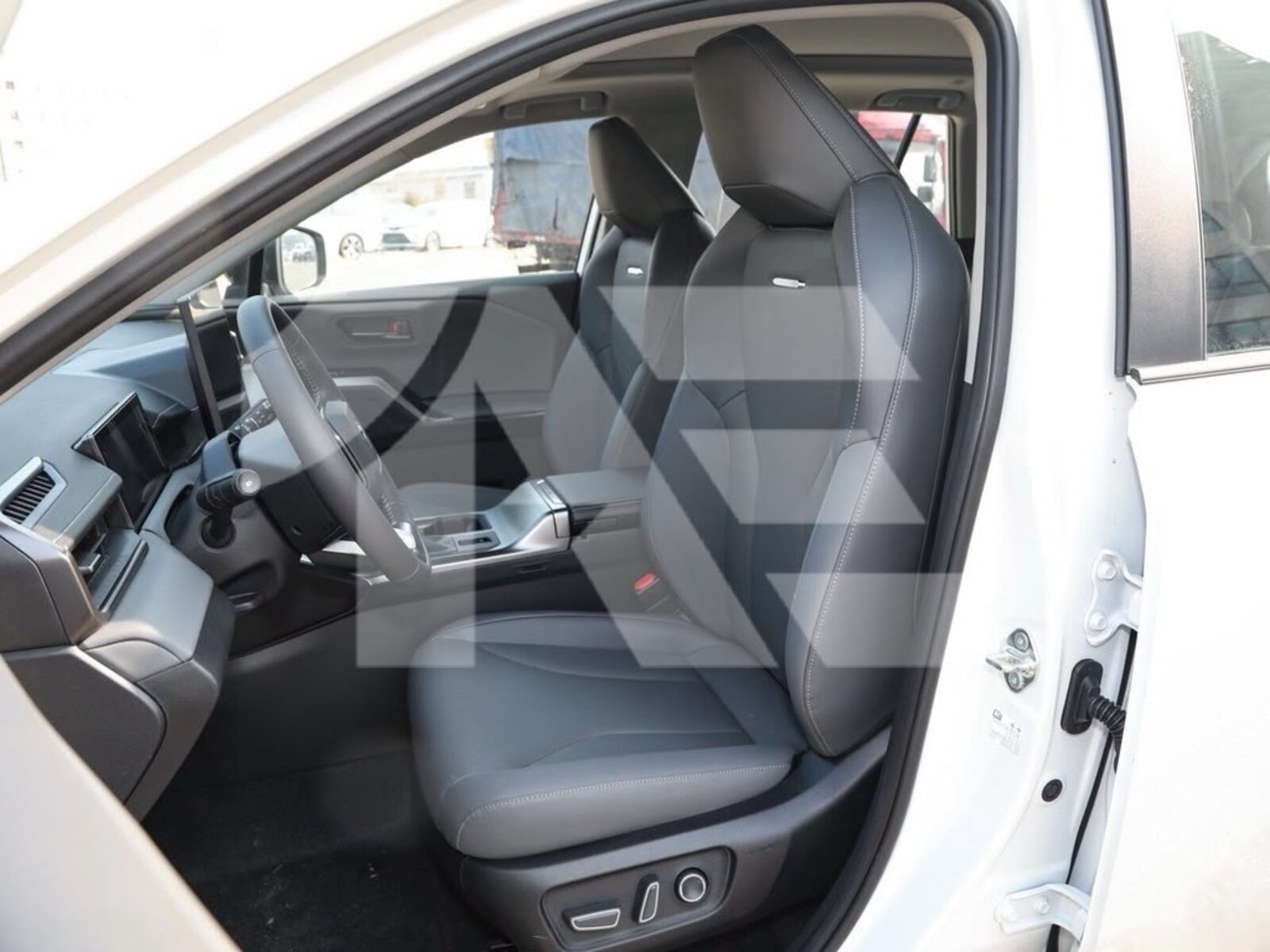 Toyota RAV4 Luxury photo 19
