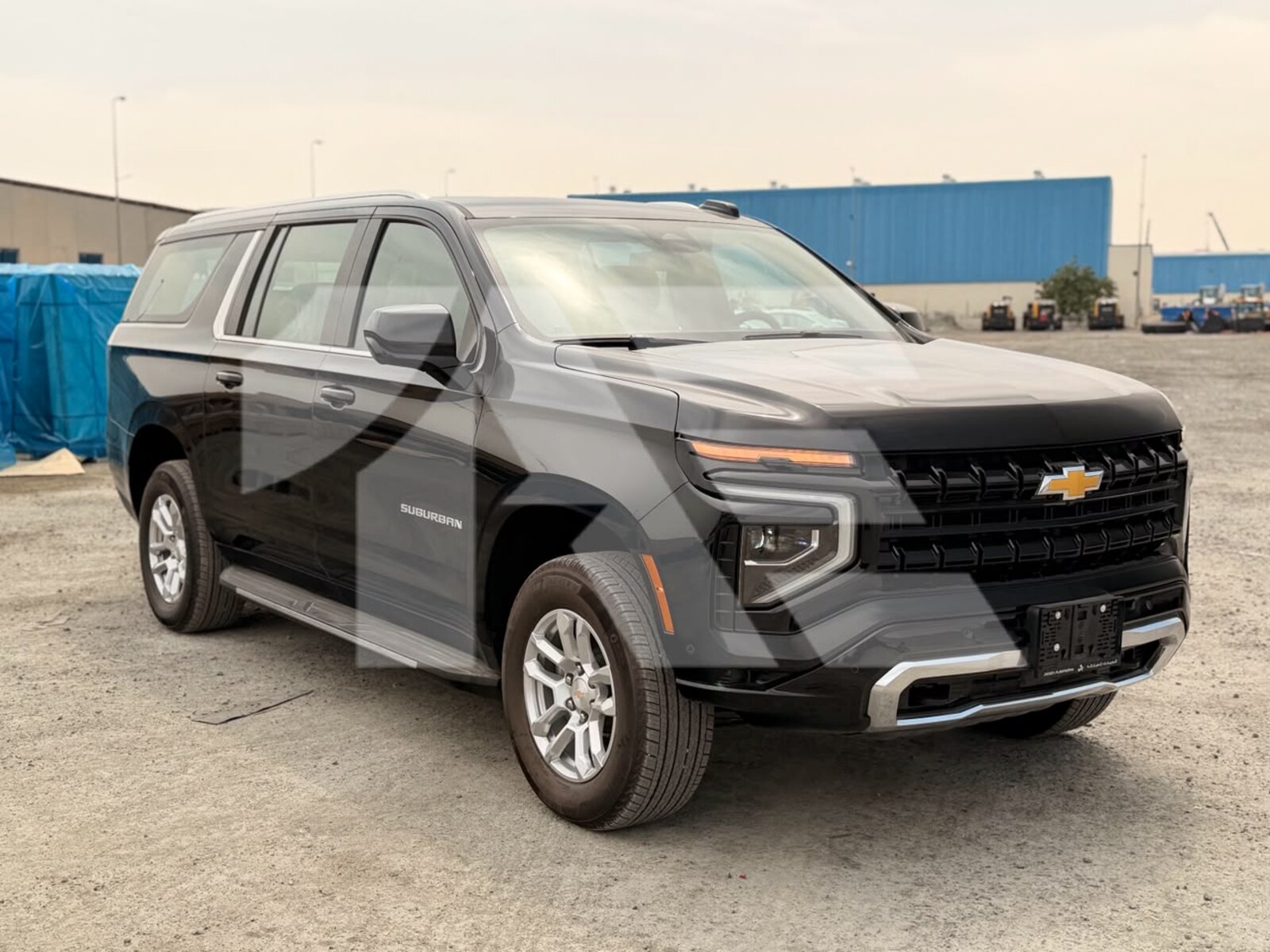 Chevrolet Suburban LS photo 3