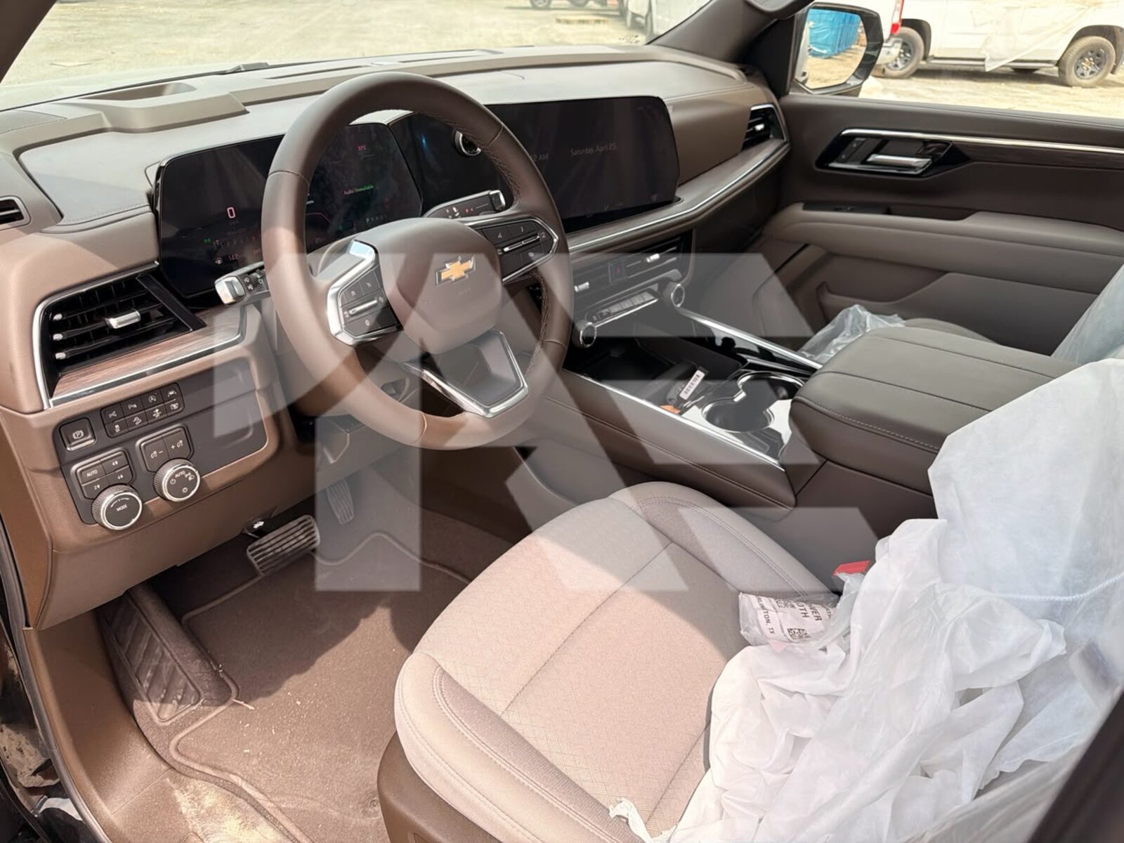 Chevrolet Suburban LS photo 14