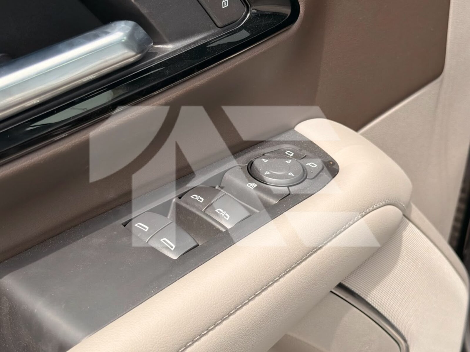 Chevrolet Suburban LS photo 15