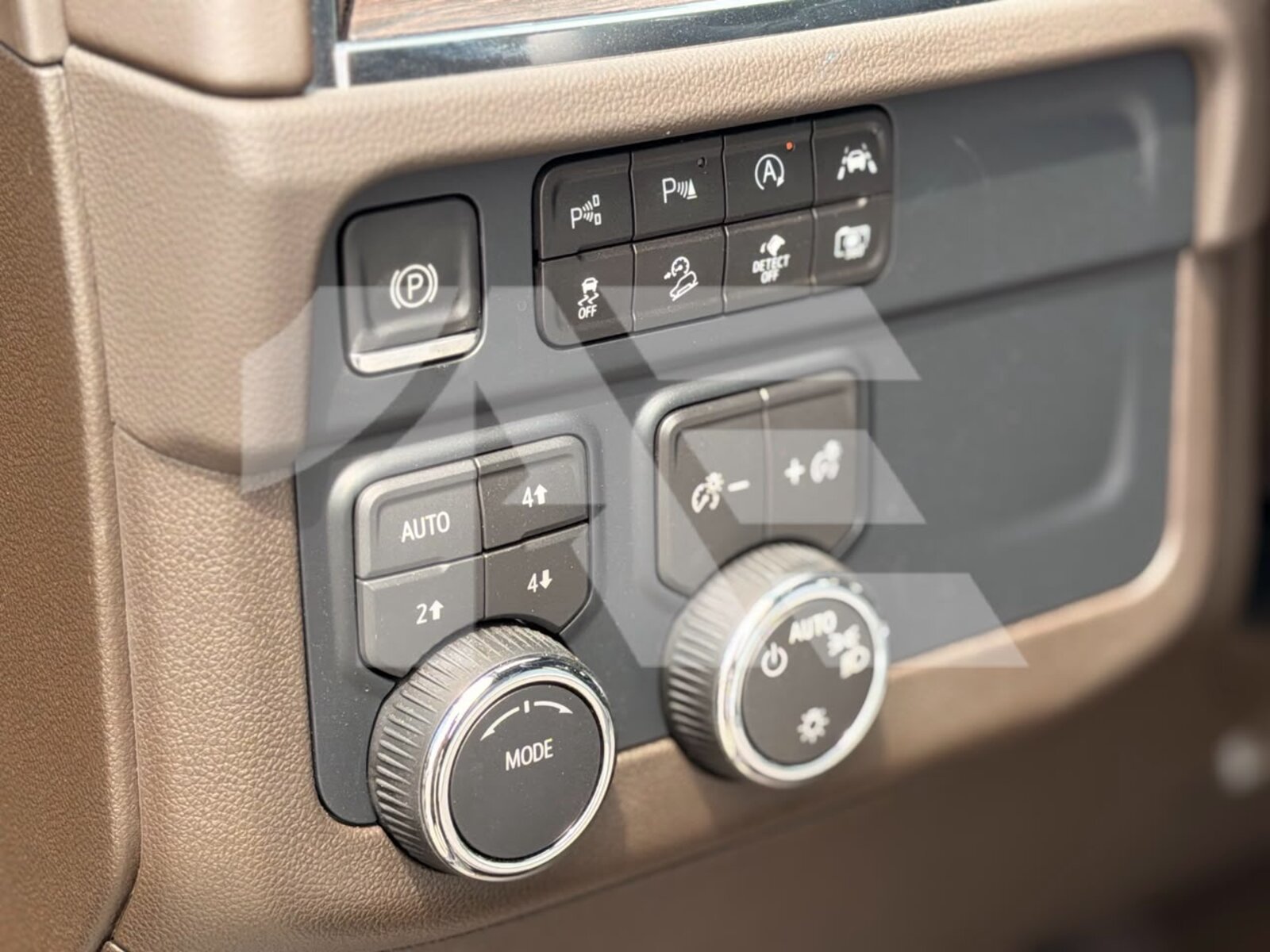 Chevrolet Suburban LS photo 18