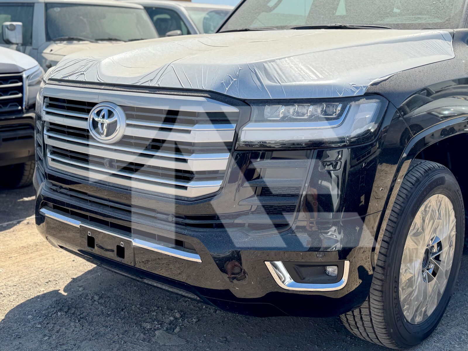 Toyota Land Cruiser VXR photo 3