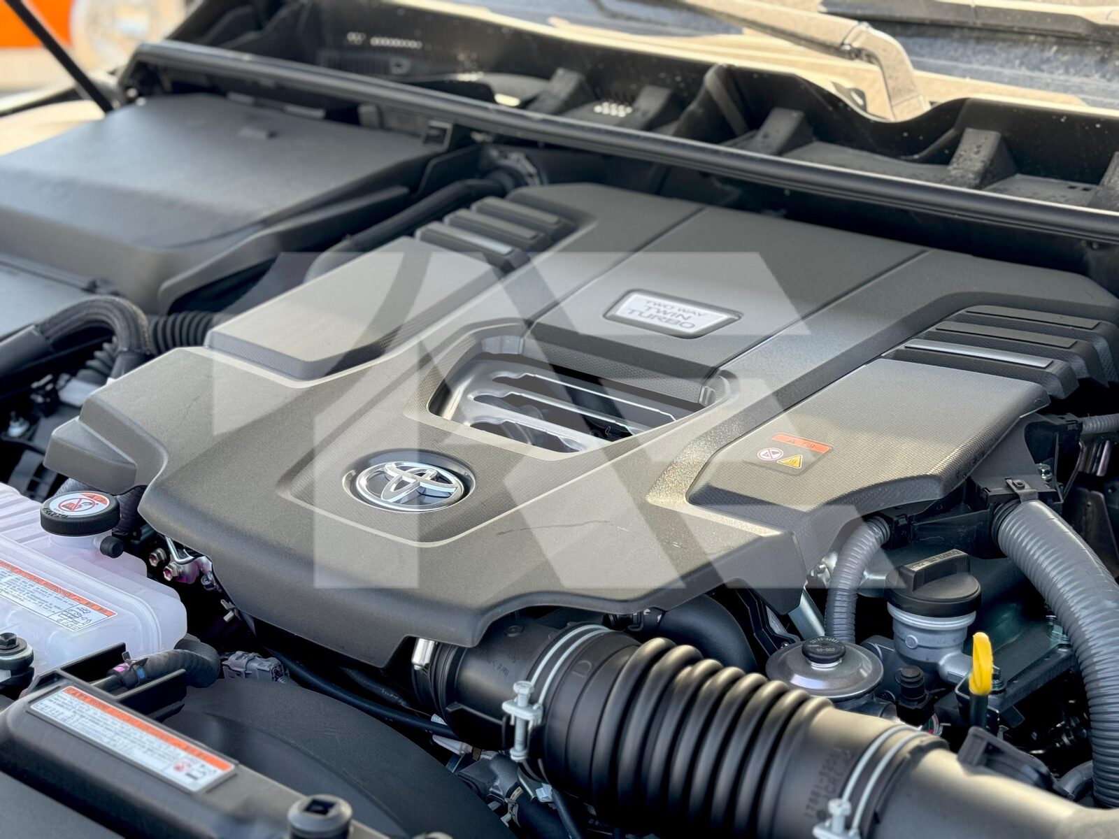 Toyota Land Cruiser VXR photo 8