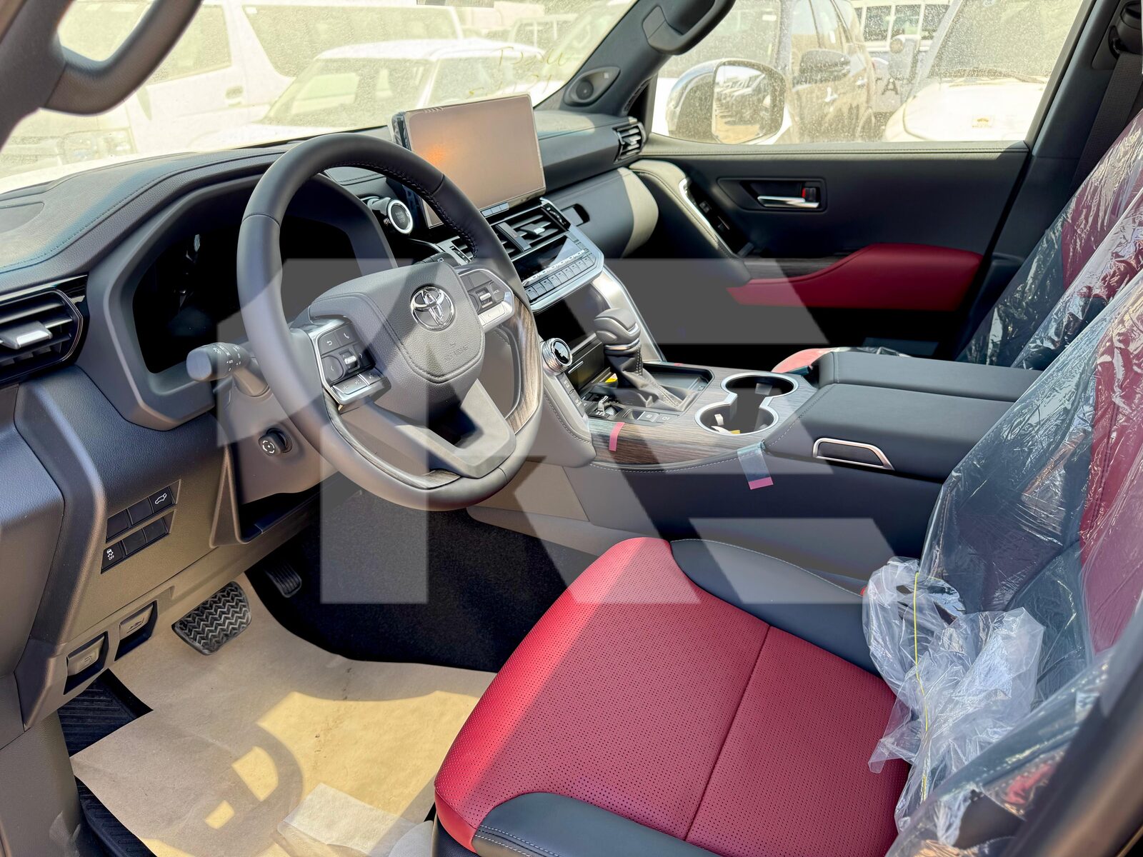 Toyota Land Cruiser VXR photo 9