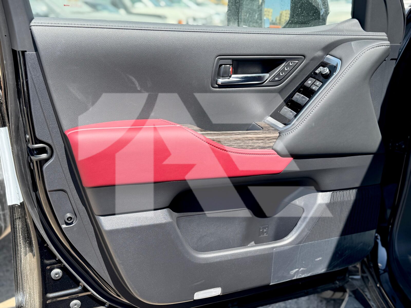 Toyota Land Cruiser VXR photo 12