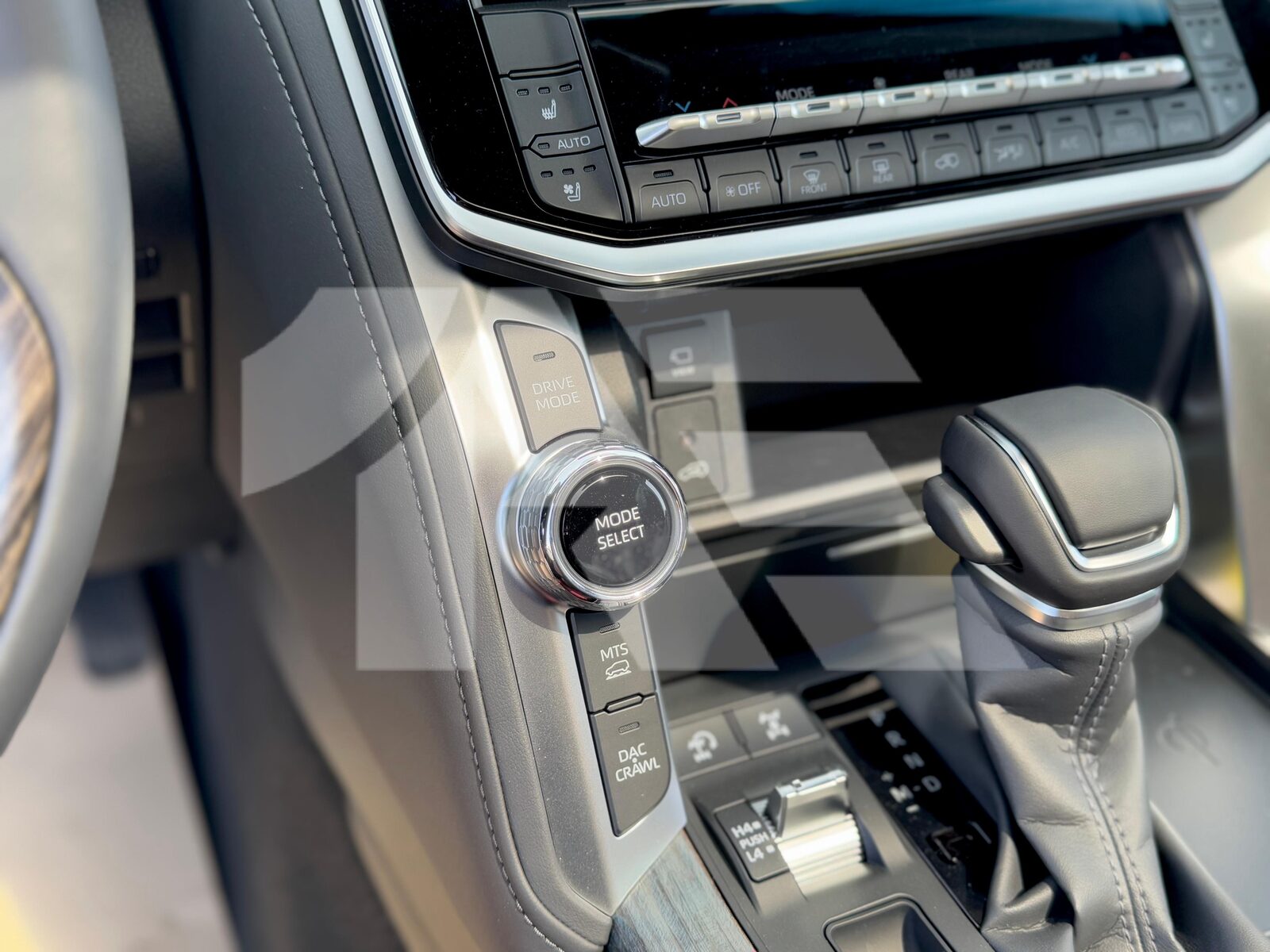 Toyota Land Cruiser VXR photo 23
