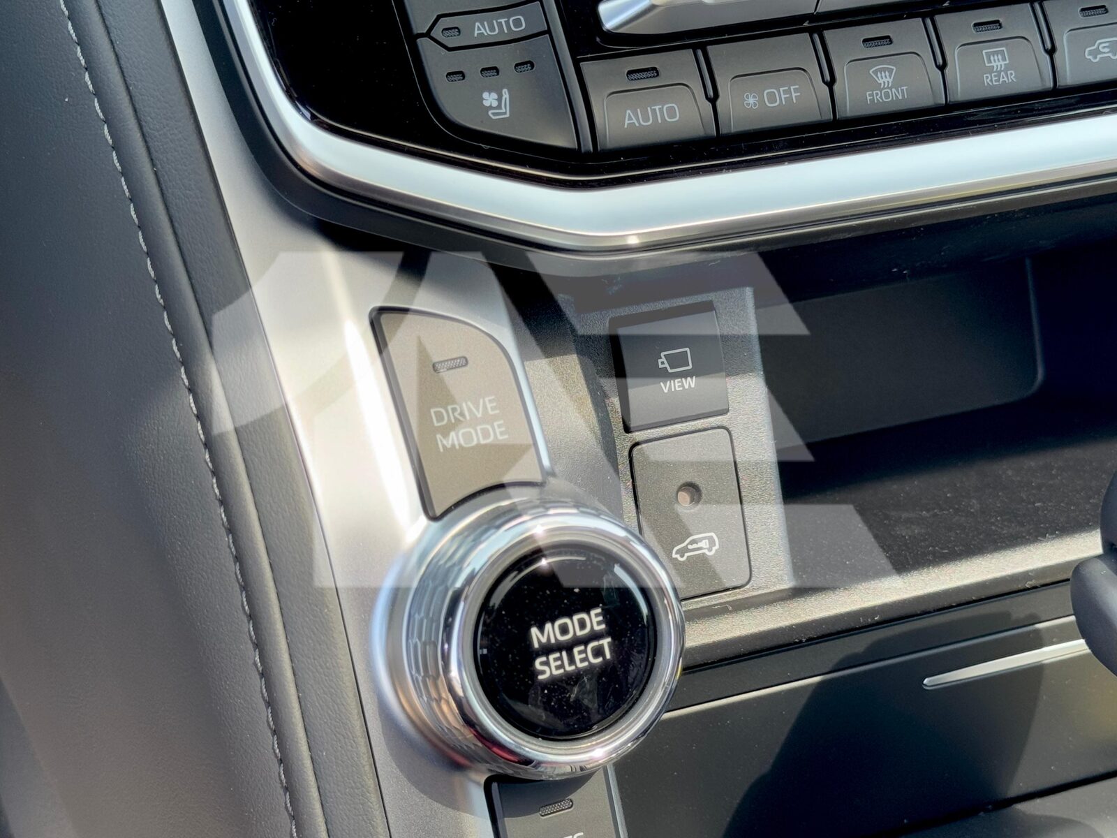 Toyota Land Cruiser VXR photo 24