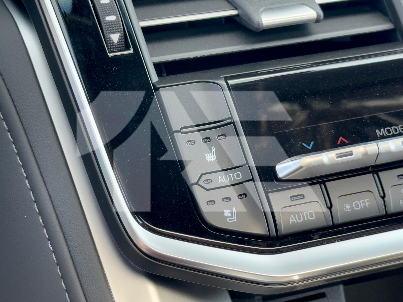 Toyota Land Cruiser VXR photo 26